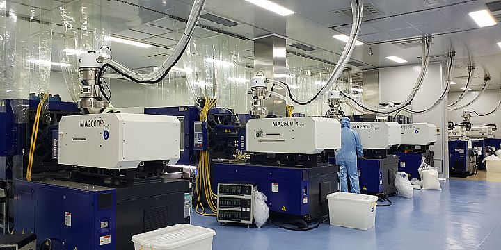 直击我司塑料输液容器用聚丙烯组合盖洁净生产现场
